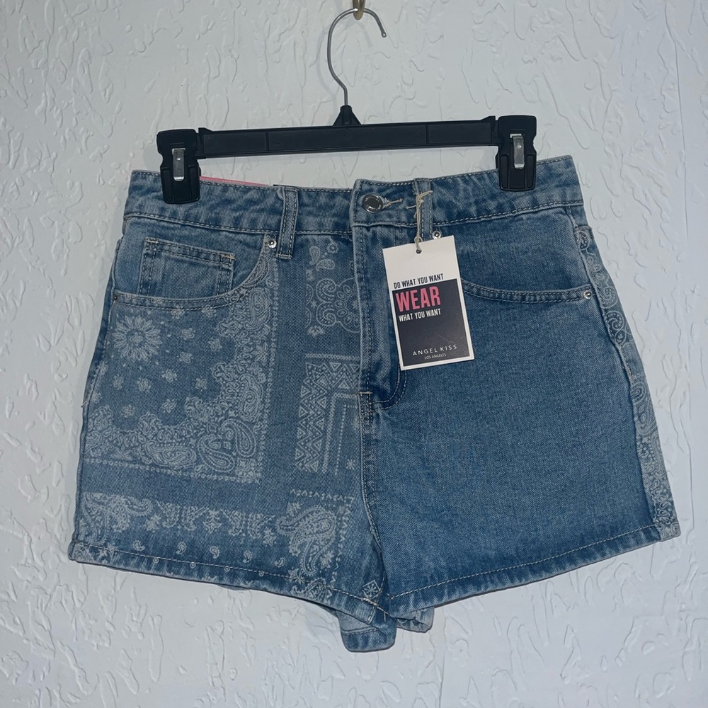 ✨New with Tags✨ Angel Kiss Bandana Print Boho High Rise Shorts